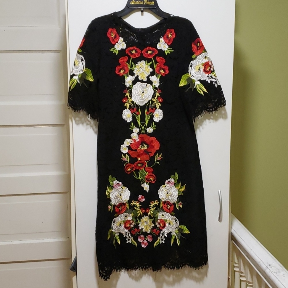 Gorgeous floral embroidered lace dress